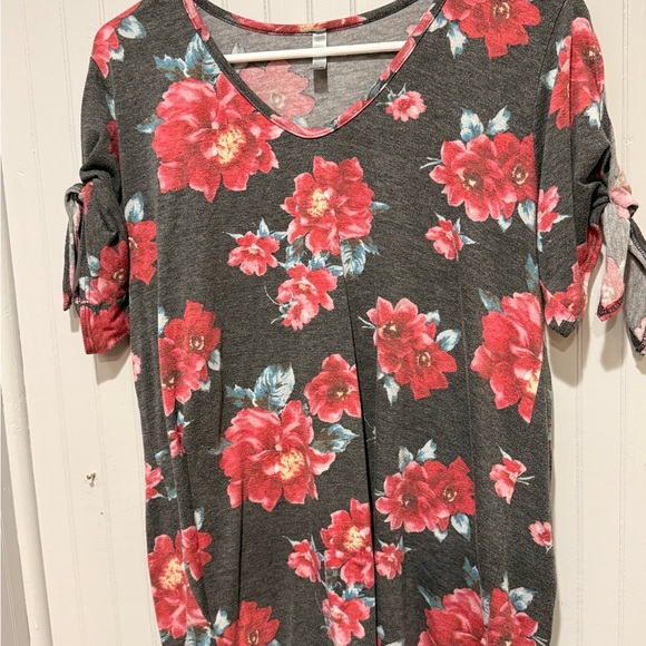 Tops - Gray and Red Tie Front Blouse with Floral Design
